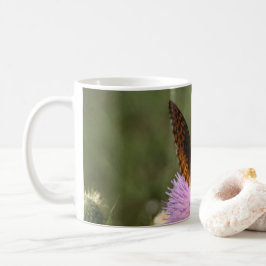 Schmetterling auf einem Dickel Kaffeetasse