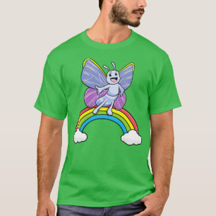 Schmetterling auf einem Regenbogen mit Wolken T-Shirt