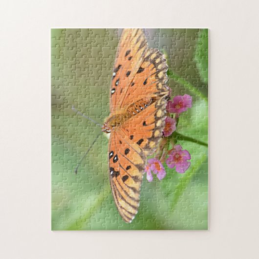 Schmetterling auf einer Blume in einem Park Puzzle (Vertikal)