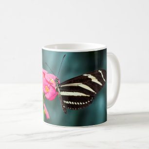 Schmetterling auf einer Blume Kaffeetasse