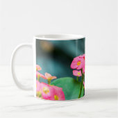 Schmetterling auf einer Blume Kaffeetasse (Links)