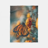 Schmetterling auf einer Ringelblume Fleecedecke (Vorderseite)