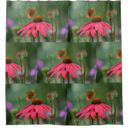 Schmetterling auf Kone-Blume Duschvorhang