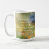 Schmetterling auf Korinther-Bibel-Vers der Kaffeetasse (Links)