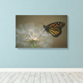 Schmetterling auf Kronleuchter Leinwanddruck (Insitu (Holzboden))