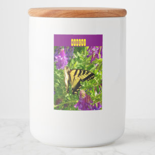 Schmetterling auf lila Blumen. Kundengerecht Lebensmitteletikett