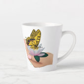 Schmetterling auf Lotus Bloom Milchtasse (Rechts)