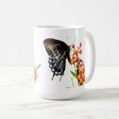 Schmetterling auf Milchkrautblüten, auf Weiß Kaffeetasse (VorderseiteRechts)
