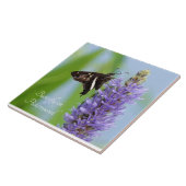 Schmetterling auf Pickerelweed Bloom; Fliese (Seite)