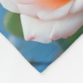 Schmetterling auf rosa Blume Fleecedecke (Ecke)