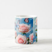 Schmetterling auf rosa Blume Kaffeetasse (Mittel)