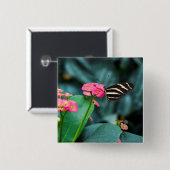 Schmetterling auf rosa Blütenfotografie Button (Vorne & Hinten)