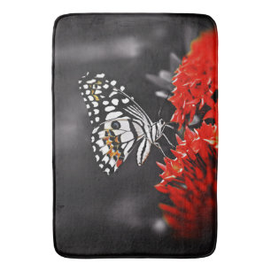 Schmetterling auf roten Blume Badematte