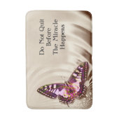 Schmetterling auf satin Hintergrund Badematte (Vorderseite Vertikal)