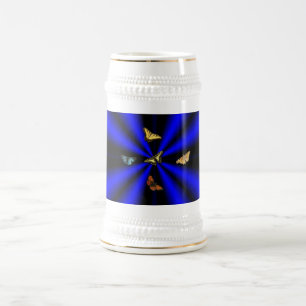 Schmetterling auf schwarzem und blauem Regenbogen Bierglas