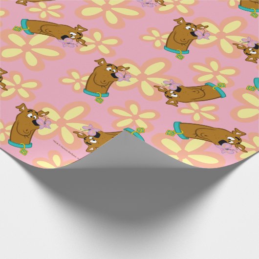 Schmetterling auf Scooby-Doos Nase Geschenkpapier (Ecke)