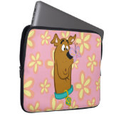 Schmetterling auf Scooby-Doos Nase Laptopschutzhülle (Vorne Rechts)