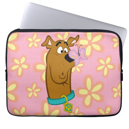 Schmetterling auf Scooby-Doos Nase Laptopschutzhülle (Vorderseite)