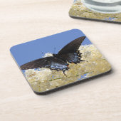 Schmetterling auf weißen Blume Untersetzer (Linke Seite)