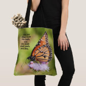 Schmetterling auf Wildblume, mit Verse (John 8:32) Tasche (Von Nahem)