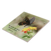 Schmetterling auf Wildblumen mit Schrift Verse Fliese (Seite)
