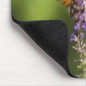 Schmetterling auf Wildblumen Mousepad (Ecke)