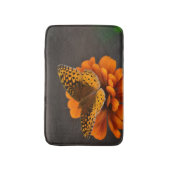 Schmetterling auf Zinnia Bath Mat Badematte (Vorderseite Vertikal)