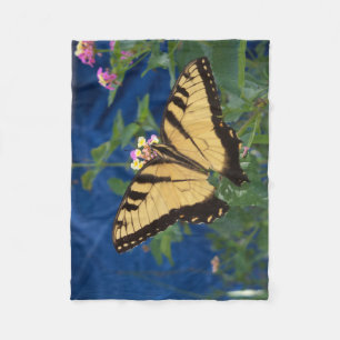 Schmetterling aus Gelb und Schwarz auf einem Frack Fleecedecke