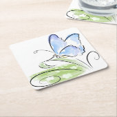 Schmetterling, der auf Gras über Blumenfeld sitzt Rechteckiger Pappuntersetzer (angewinkelt)