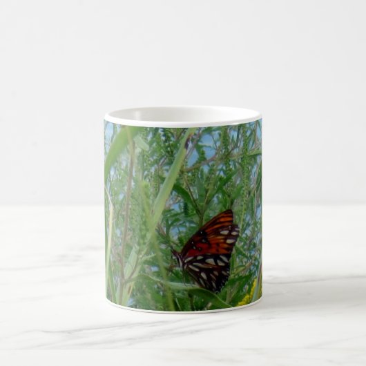 Schmetterling durch den Fluss Kaffeetasse (Mittel)