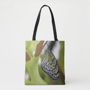 Schmetterling herauf nahe Taschentasche Tasche