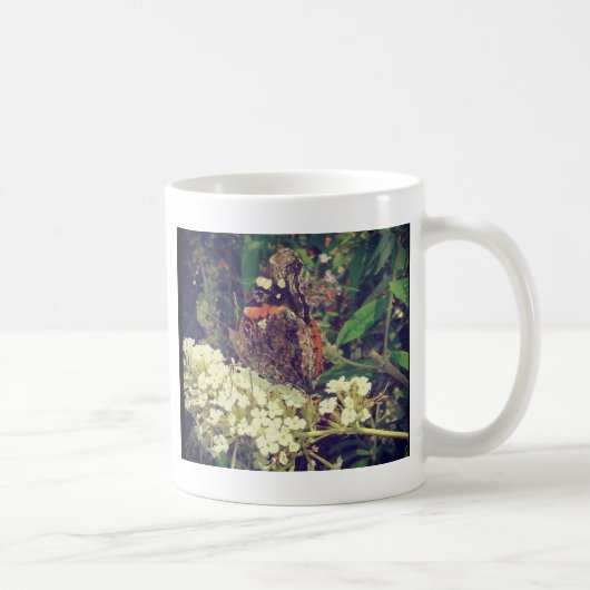 Schmetterling im Butterfly Bush Kaffeetasse (Rechts)