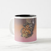 Schmetterling im Flug darstellen malen Zweifarbige Tasse (Vorderseite Links)