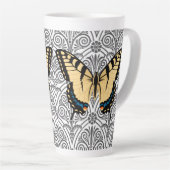 Schmetterling im Mittelpunkt Milchtasse (Rechte Ecke)