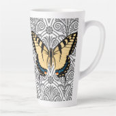 Schmetterling im Mittelpunkt Milchtasse (Rechts)