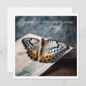 Schmetterling im offenen Buch, anpassbar (Vorne/Hinten)