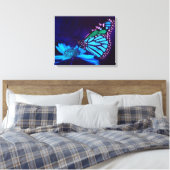 Schmetterling in Blue Light Canvas Print Leinwanddruck (Insitu (Schlafzimmer))
