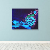 Schmetterling in Blue Light Canvas Print Leinwanddruck (Insitu (Holzboden))