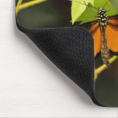 Schmetterling in einem Garten Mousepad (Ecke)