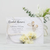 Schmetterling mit Frühlingsblumen Einladung (Stehend Vorderseite)