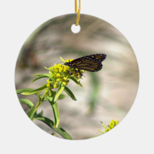 Schmetterling mit gelben Wildblumen Keramik Ornament