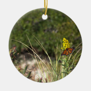 Schmetterling mit gelben Wildblumen Keramik Ornament