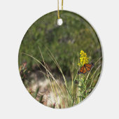 Schmetterling mit gelben Wildblumen Keramik Ornament (Links)