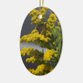 Schmetterling mit gelben Wildblumen Keramik Ornament (Links)