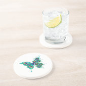 Schmetterling mit grünen Pfauenfedern Getränkeuntersetzer (Seite)