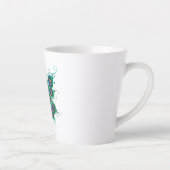 Schmetterling mit grünen Pfauenfedern Milchtasse (Rechts)