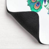 Schmetterling mit grünen Pfauenfedern Mousepad (Ecke)