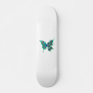 Schmetterling mit grünen Pfauenfedern Skateboard