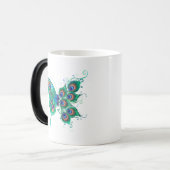 Schmetterling mit grünen Pfauenfedern Verwandlungstasse (Vorderseite Links)