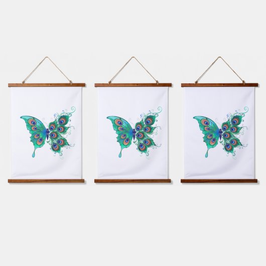 Schmetterling mit grünen Pfauenfedern Wandteppich Mit Holzrahmen (Dreifach)